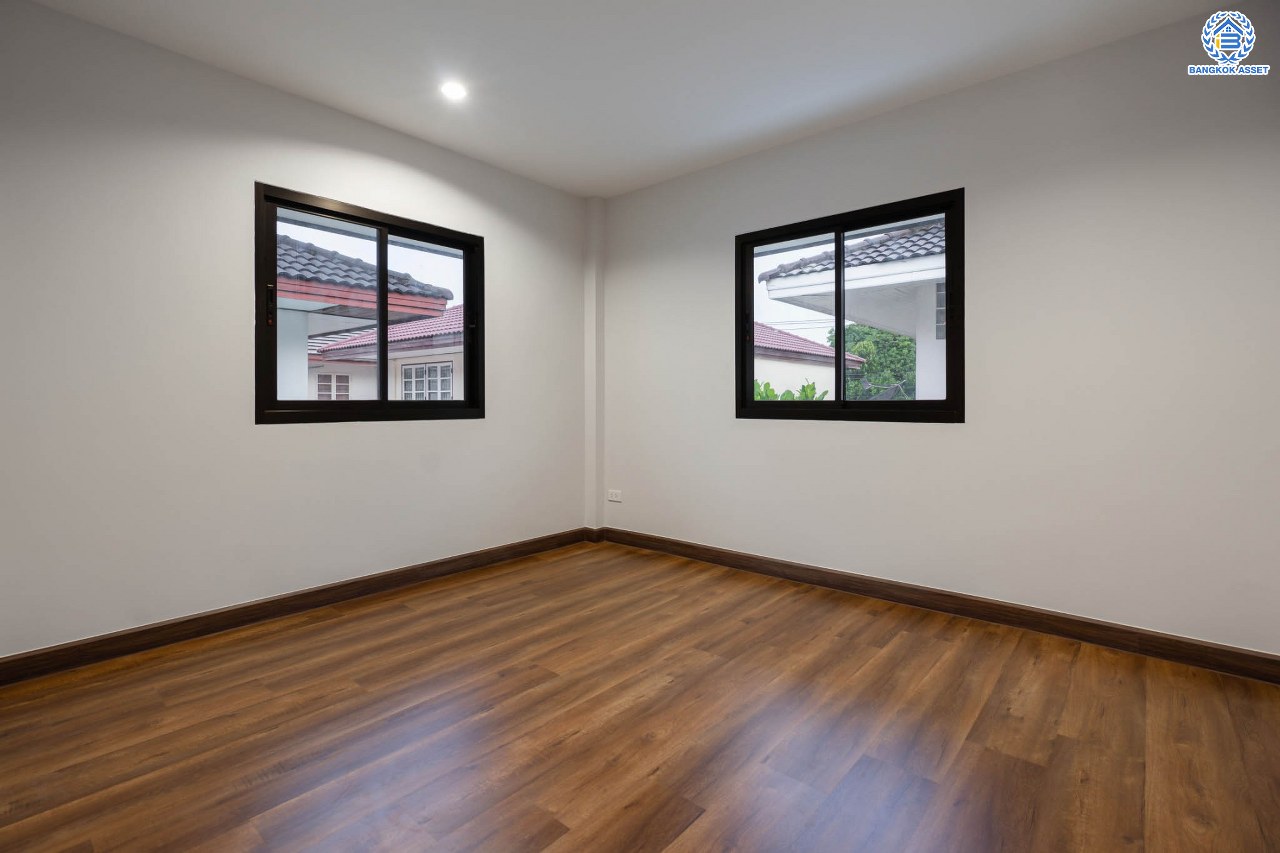 บ้านมือสองตกแต่งใหม่ ม.อักษรา พุทธมณฑลสาย3 ตกแต่งหรูหรา เนื้อที่ 55 ตร.ว. ฟังก์ชัน 3 ห้องนอน 3 ห้องน้ำ จอดรถได้ 2 คัน บนทำเลเชื่อมต่อเมือง ใกล้เซ็นทรัลศาลายา, ม.มหิดล ทางคู่ขนานลอยฟ้าบรมราชชนนี และรายล้อมด้วยสิ่งอำนวยความสะดวกครบ!